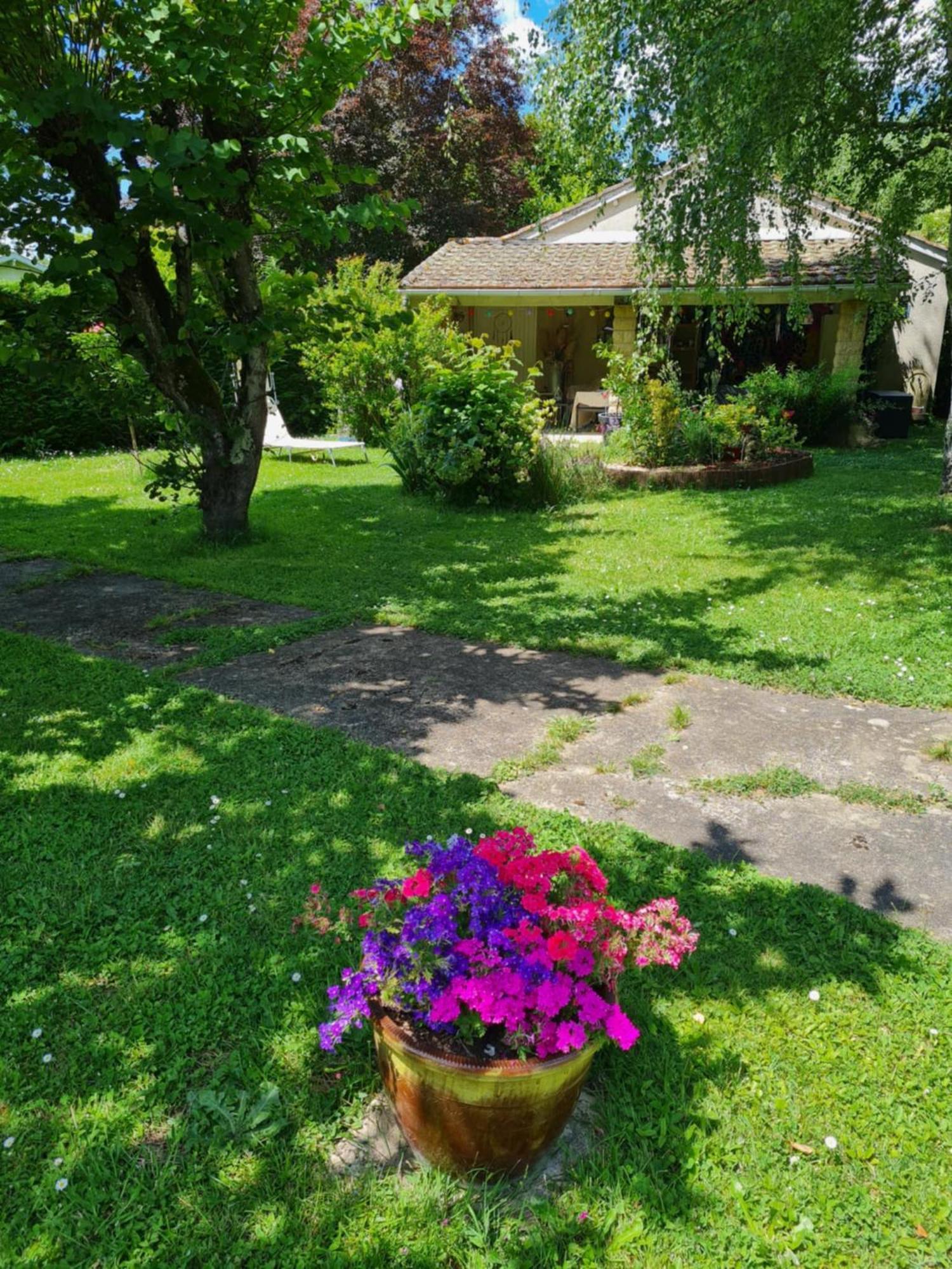 Bed and Breakfast Les Cedres Bleus à Saint-Medard-de-Mussidan Extérieur photo